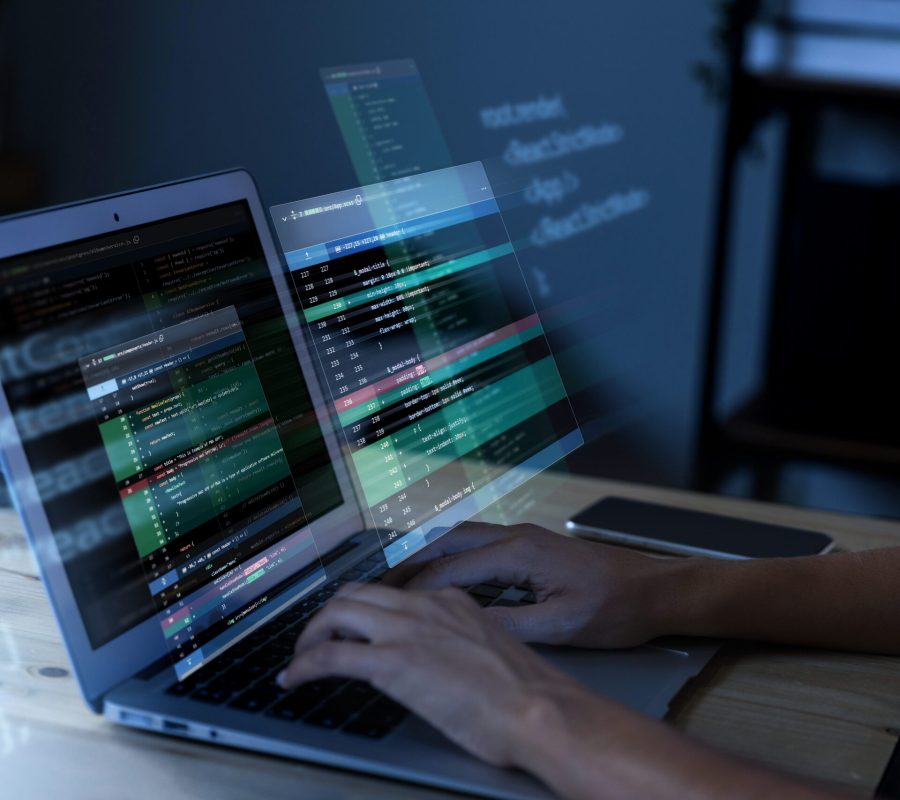 tlo-programistyczne-z-osoba-pracujaca-z-kodami-na-komputerze (1)
